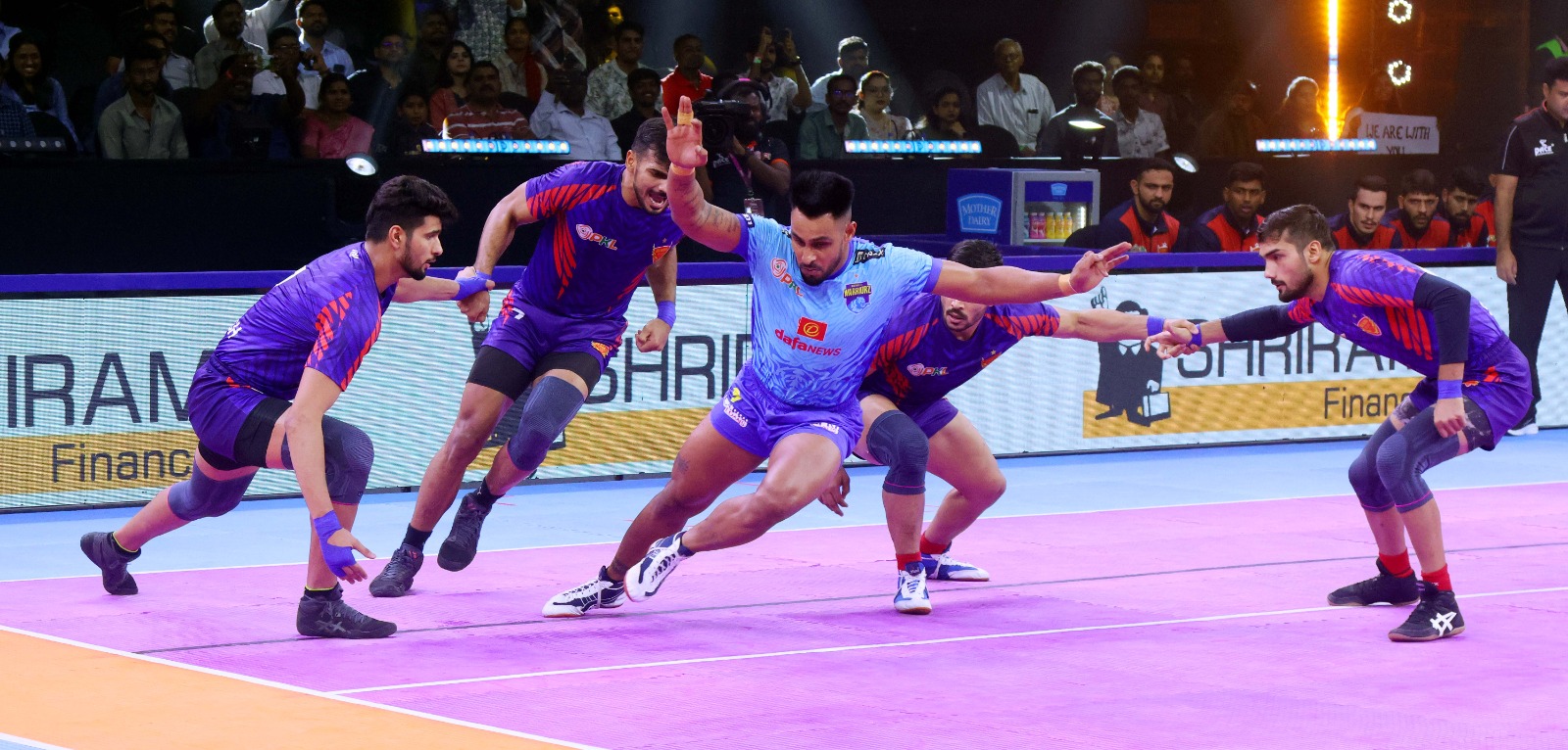 PKL: Dabang Delhi K.C. beat Bengal Warriorz In All Round Team Effort